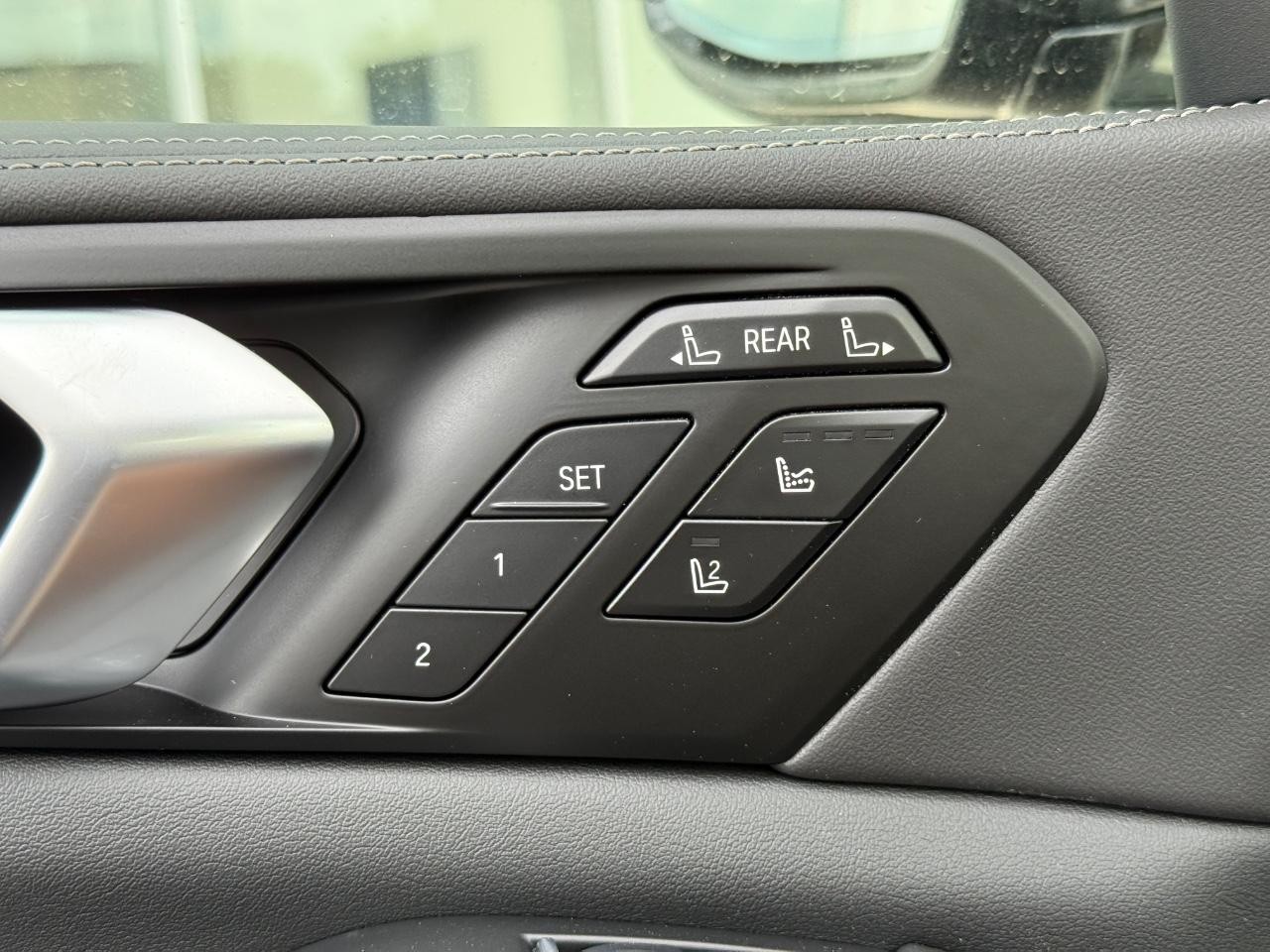 BMW X7 Vehicle Image 11