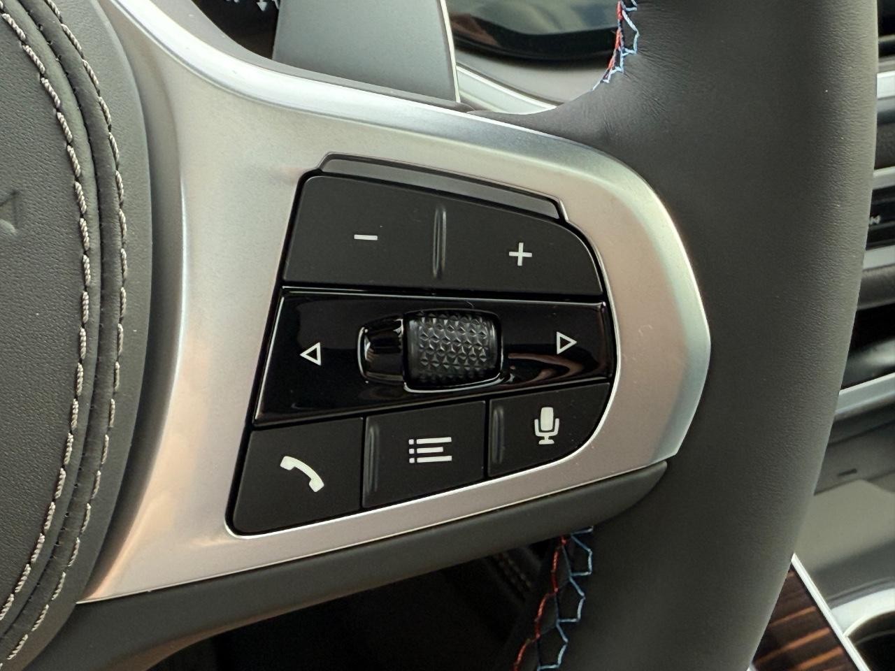 BMW X7 Vehicle Image 13