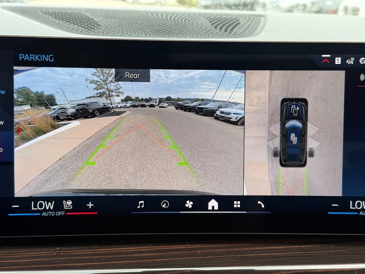 BMW X7 Vehicle Image 14