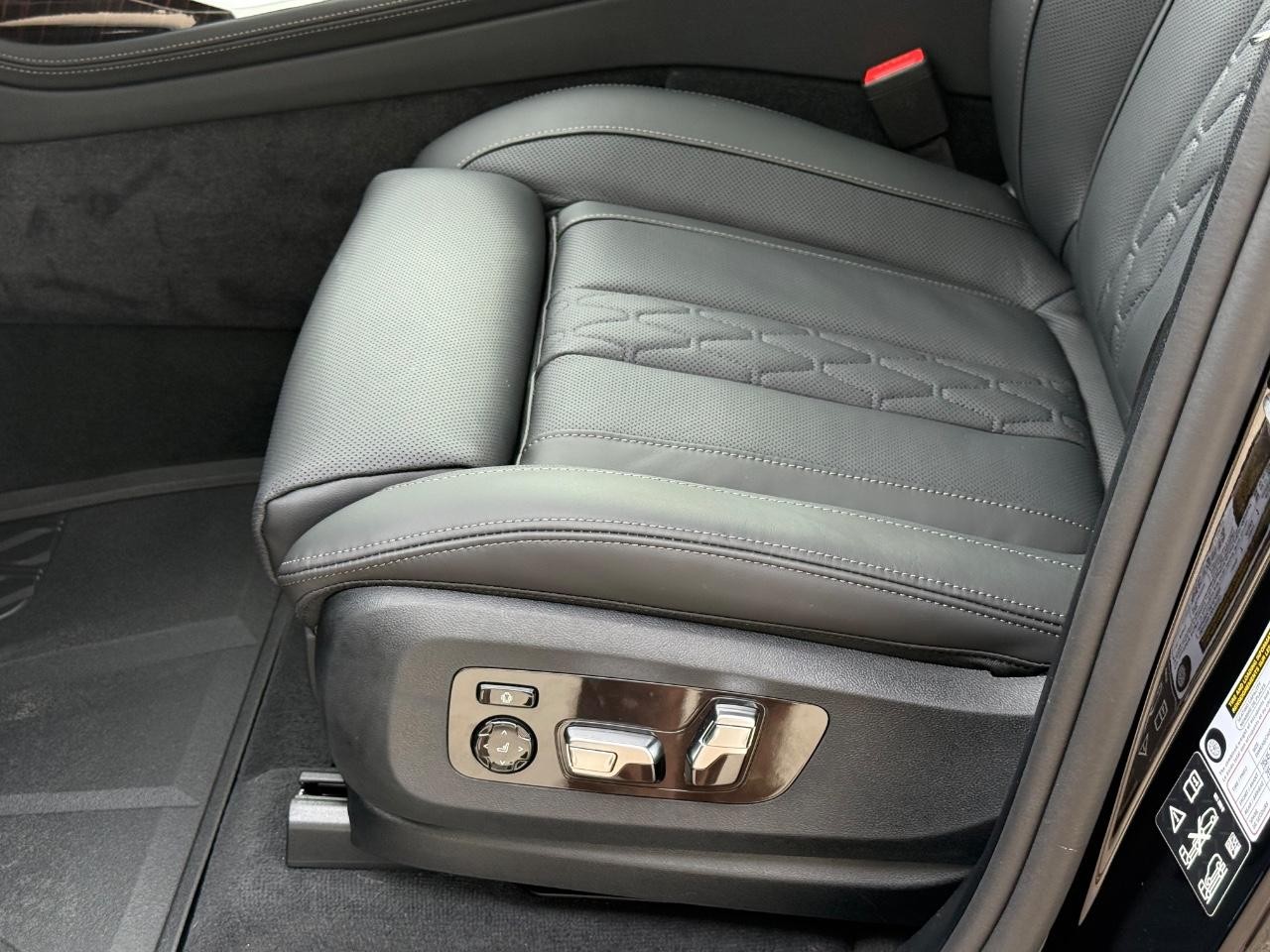 BMW X7 Vehicle Image 18