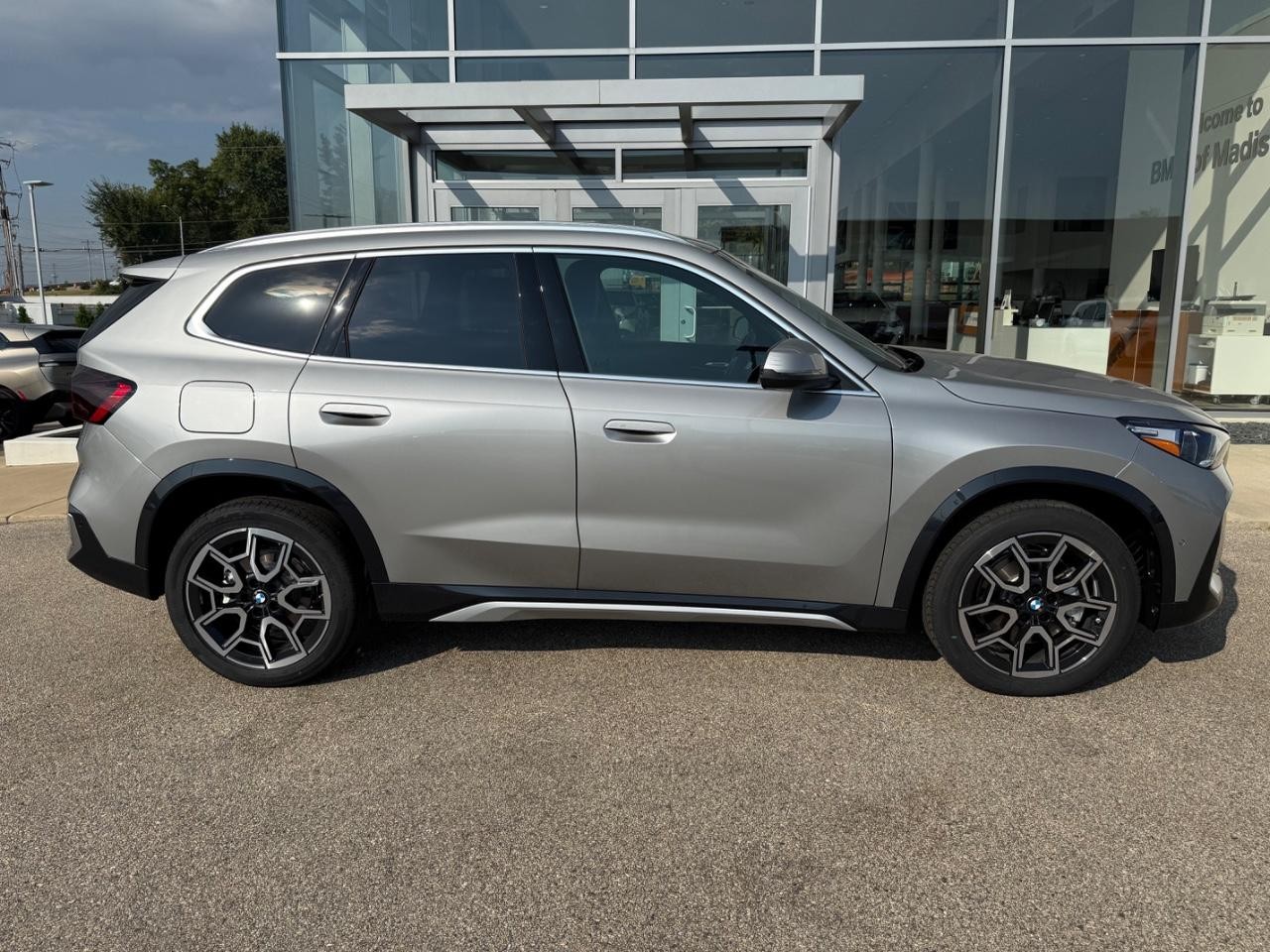 BMW X1 Vehicle Image 02
