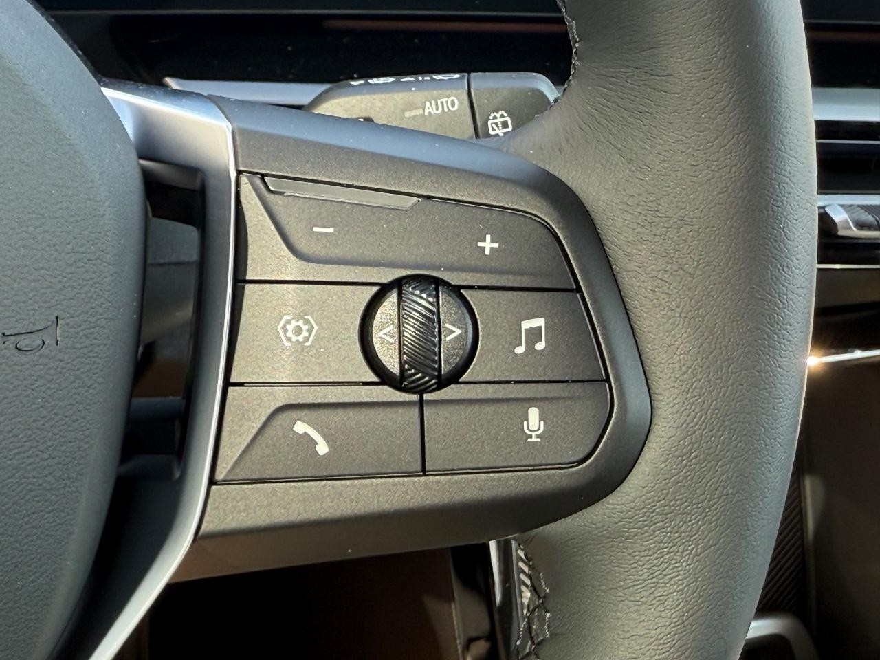 BMW X1 Vehicle Image 13