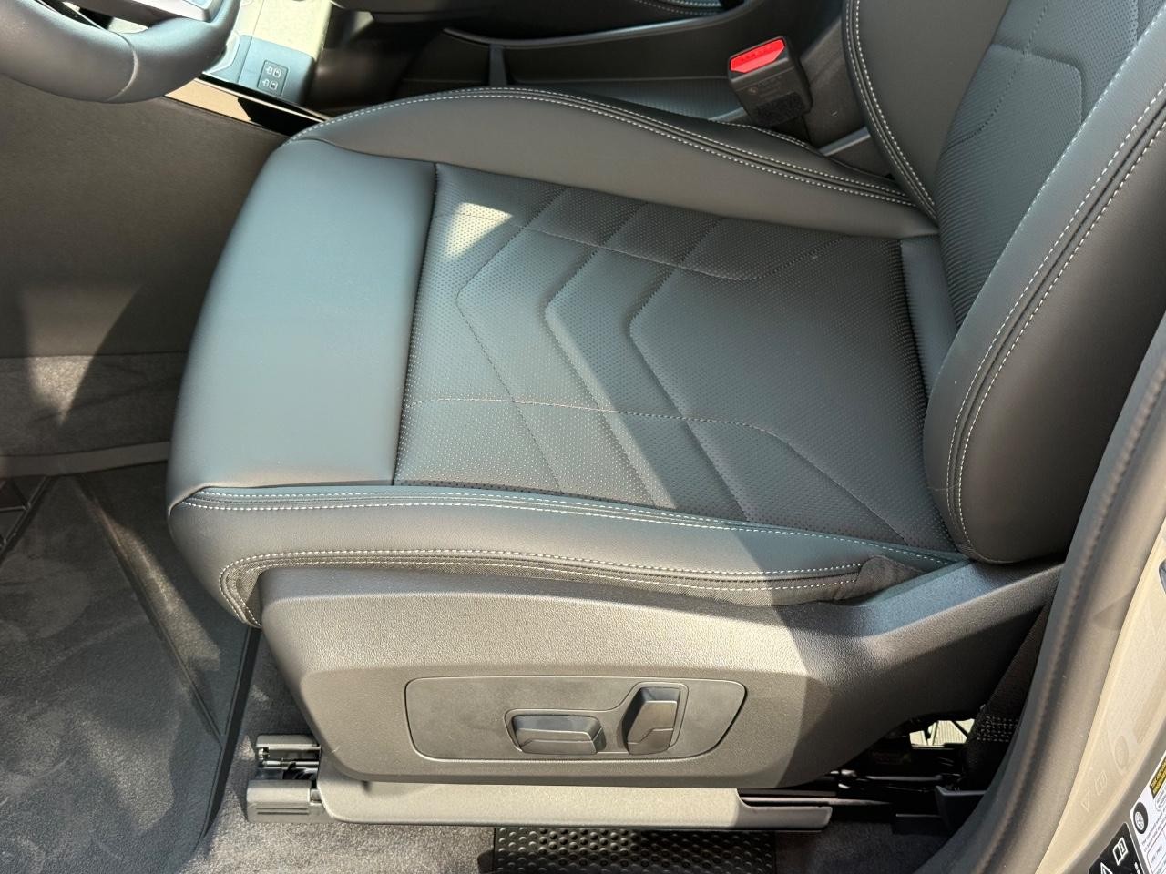 BMW X1 Vehicle Image 17