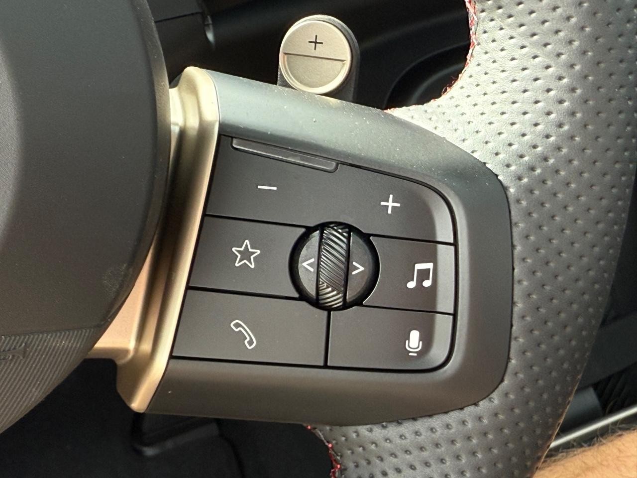 MINI Hardtop 2 Door Vehicle Image 11