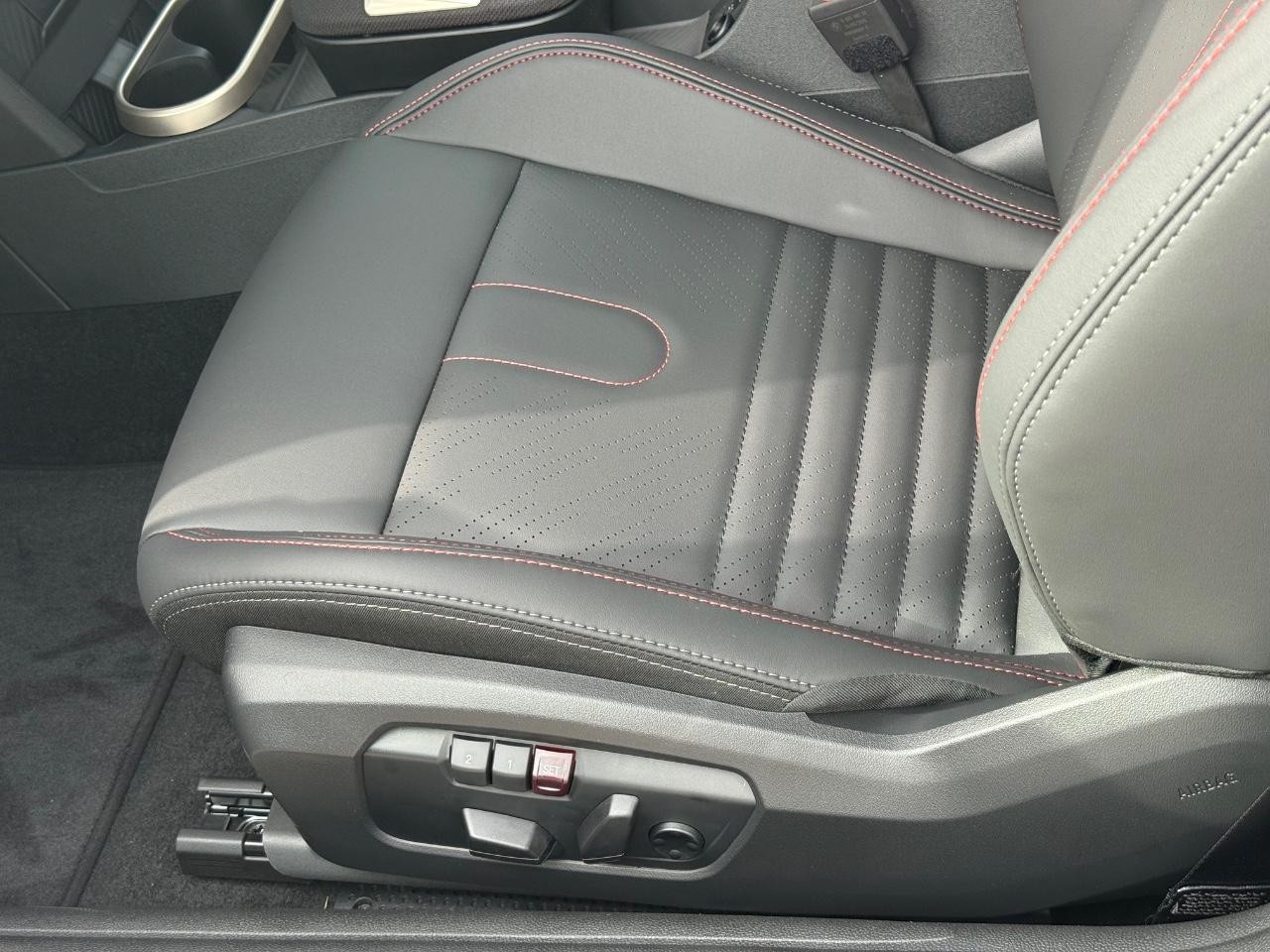 MINI Hardtop 2 Door Vehicle Image 14