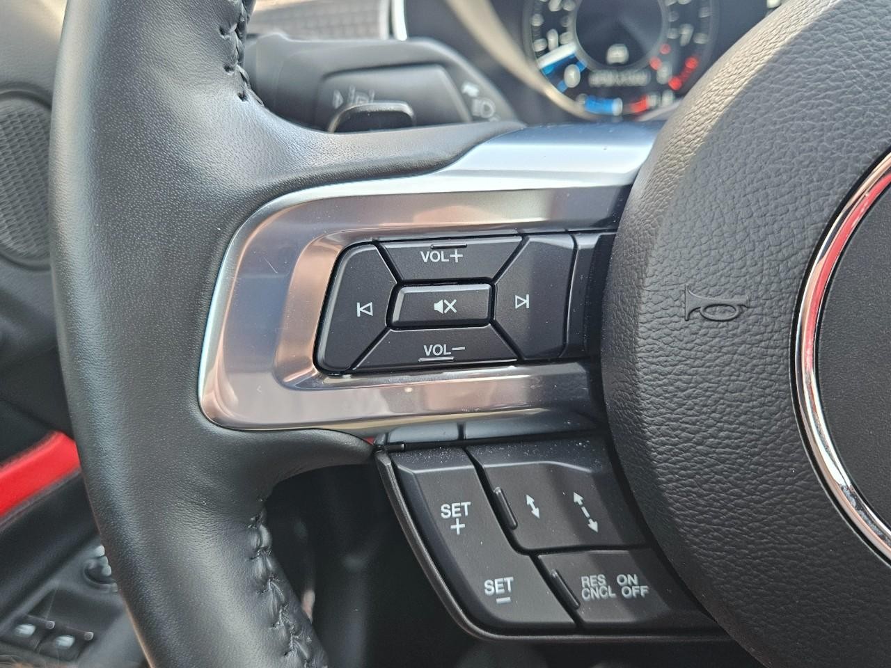 Ford Mustang Vehicle Image 16