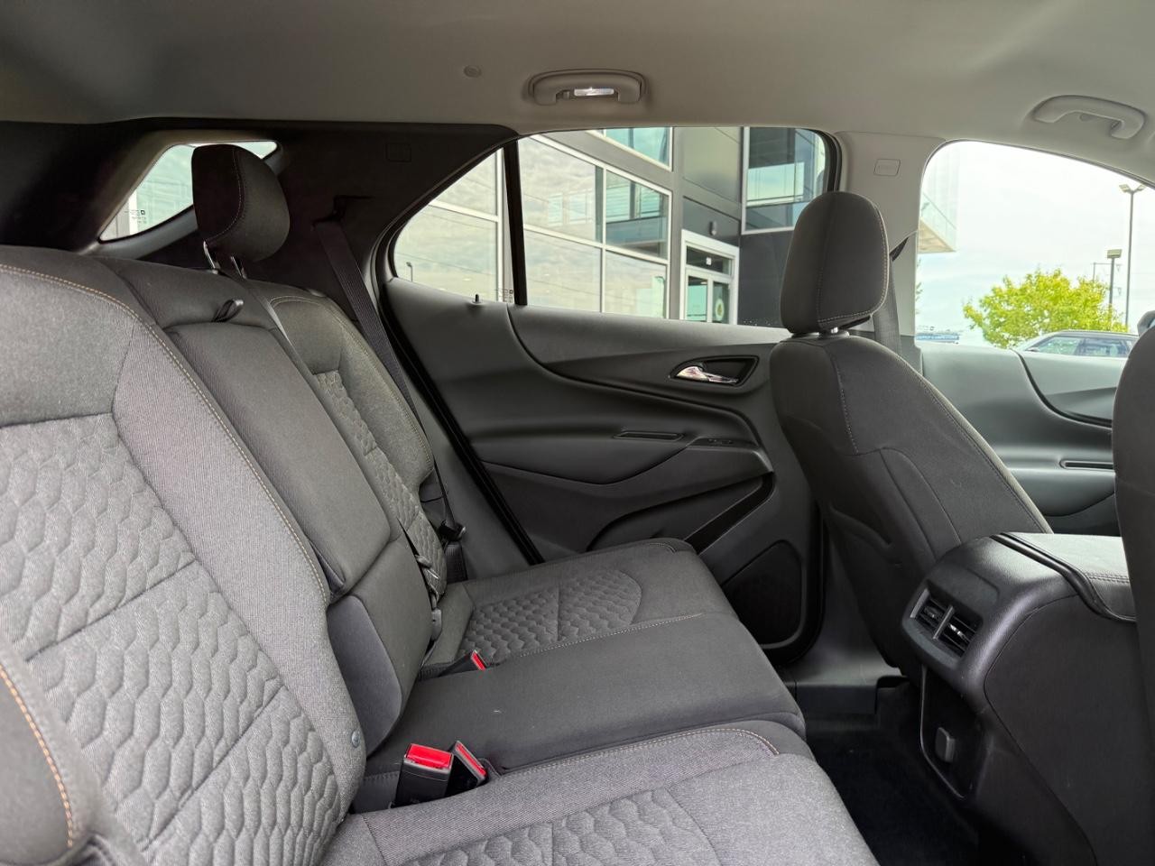 Chevrolet Equinox Vehicle Image 10