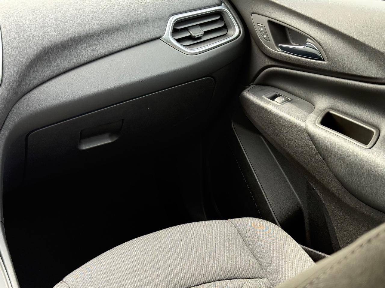 Chevrolet Equinox Vehicle Image 15