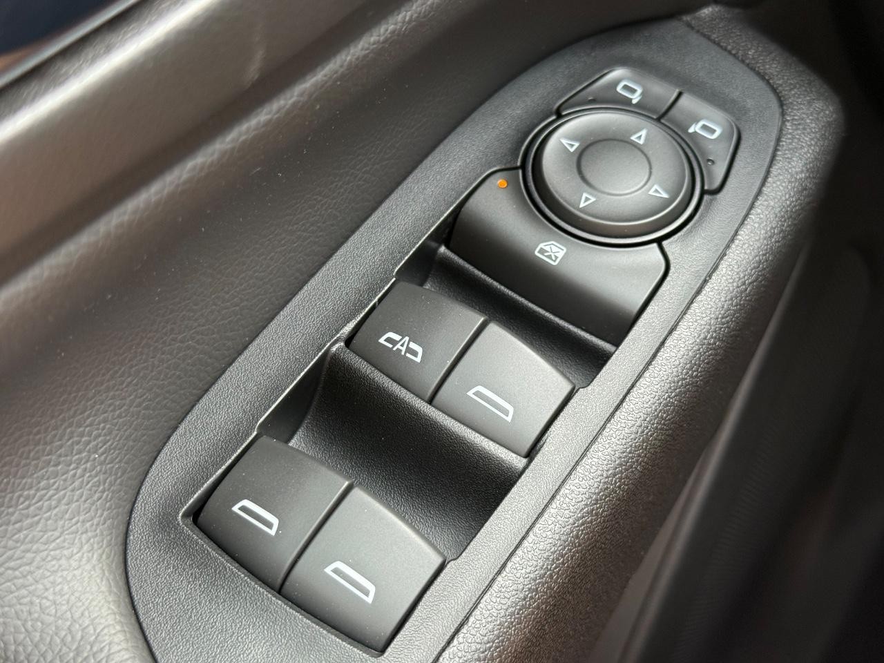 Chevrolet Equinox Vehicle Image 21