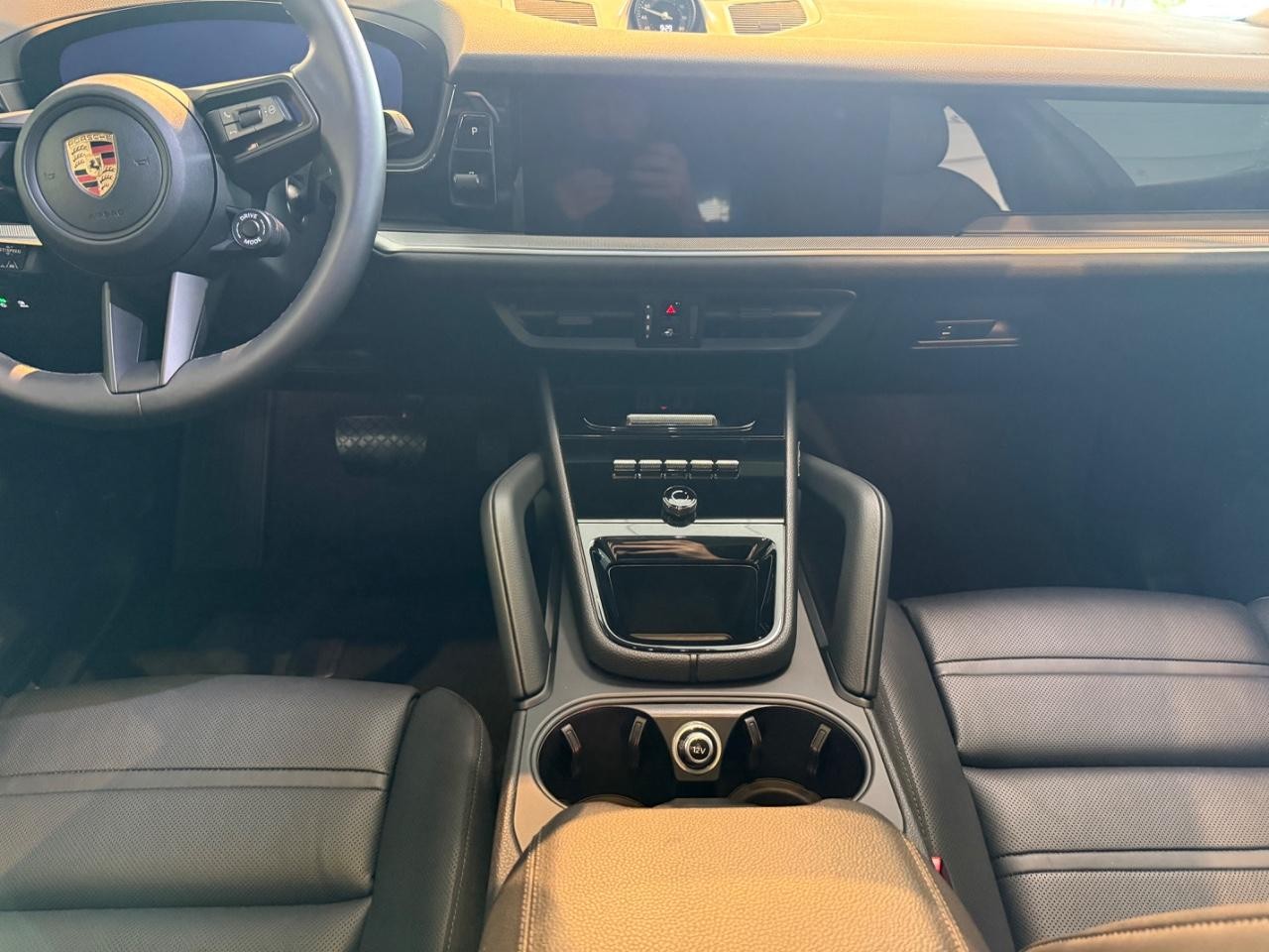 Porsche Cayenne Vehicle Image 10