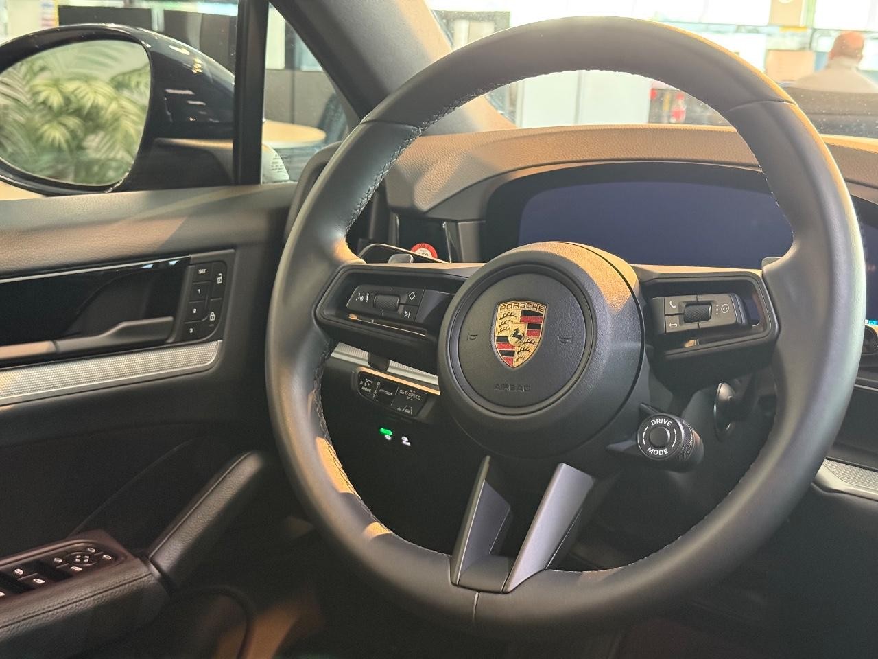 Porsche Cayenne Vehicle Image 12
