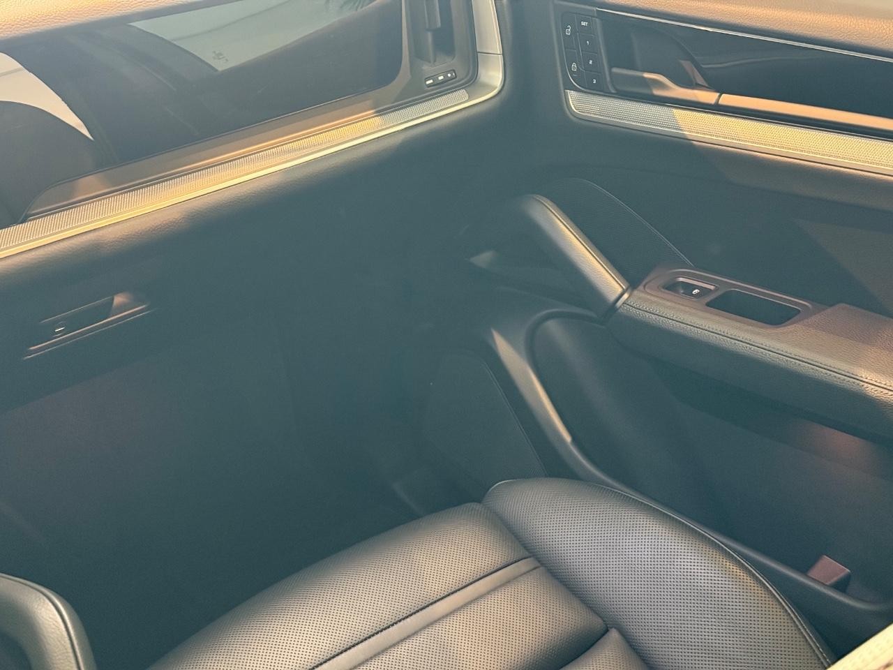 Porsche Cayenne Vehicle Image 13