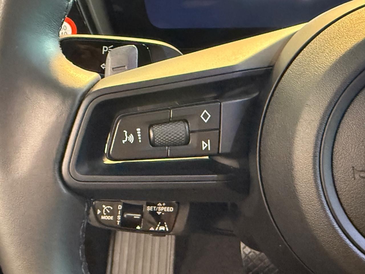 Porsche Cayenne Vehicle Image 15