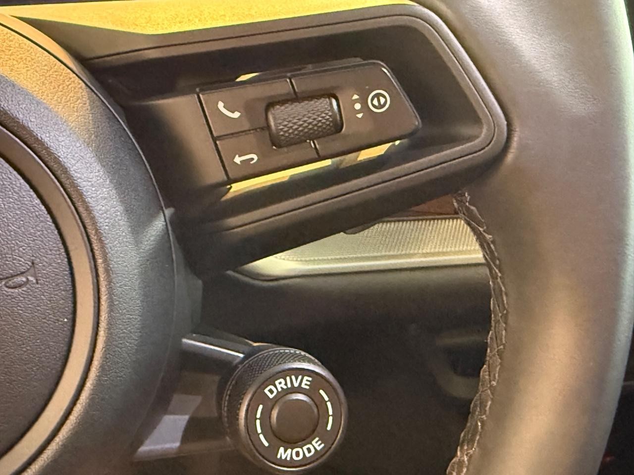 Porsche Cayenne Vehicle Image 16