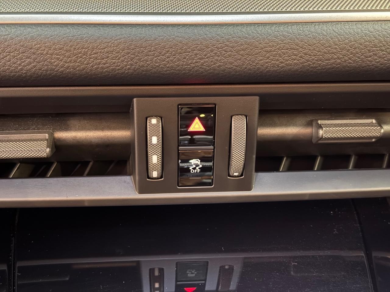 Porsche Cayenne Vehicle Image 17