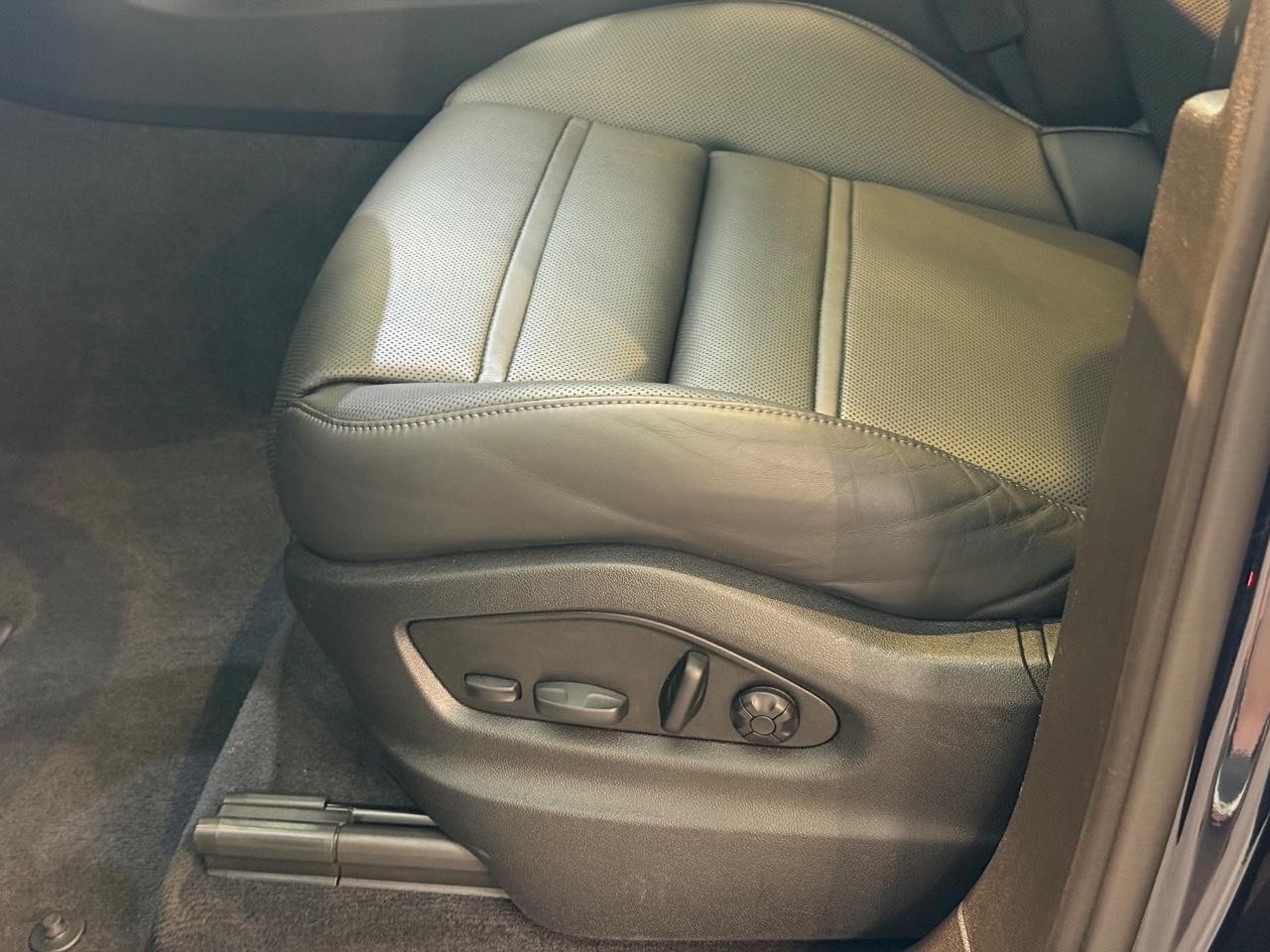 Porsche Cayenne Vehicle Image 19