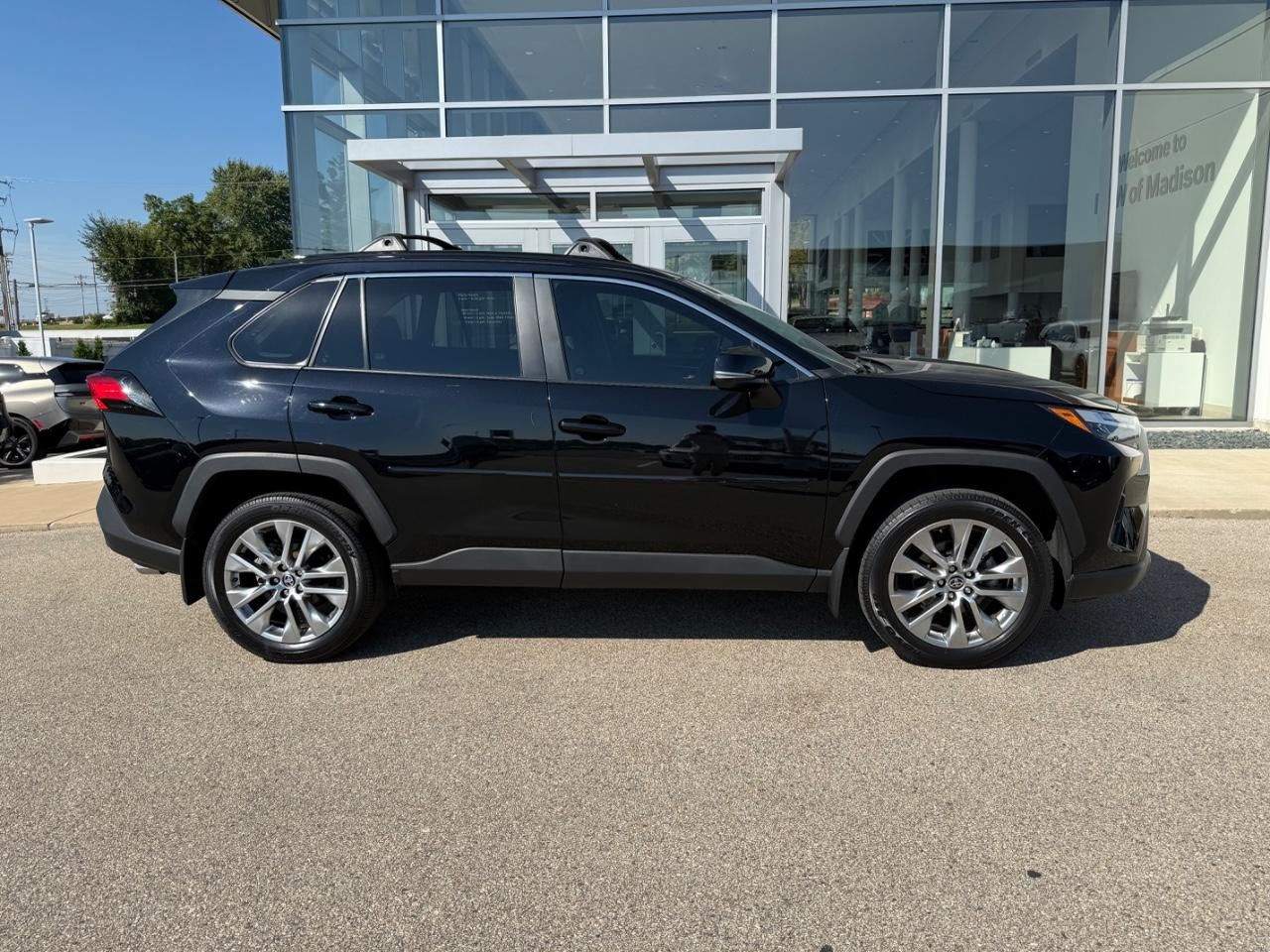 Toyota RAV4 Vehicle Image 02