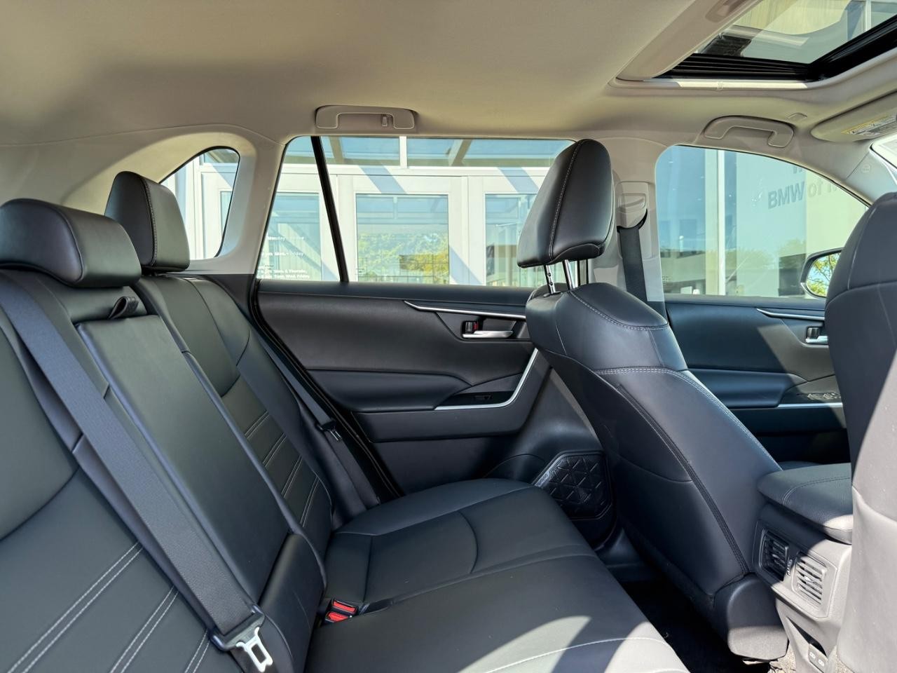 Toyota RAV4 Vehicle Image 09