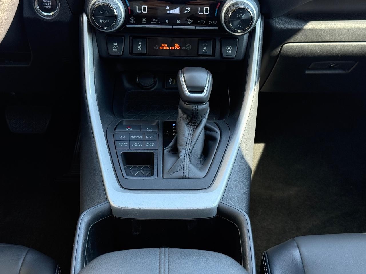 Toyota RAV4 Vehicle Image 12