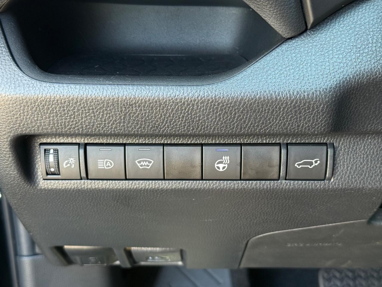 Toyota RAV4 Vehicle Image 16