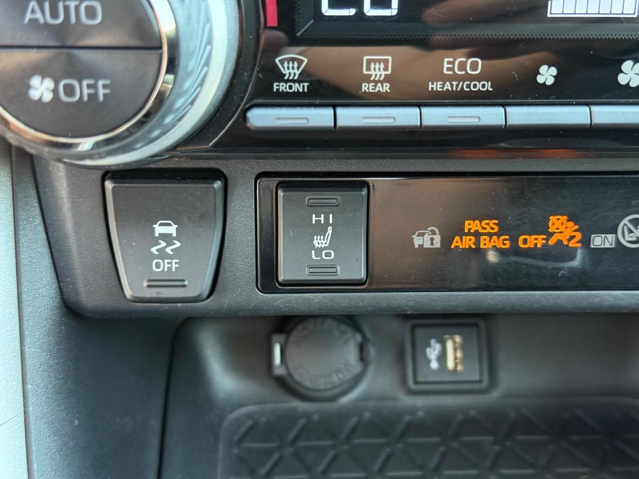 Toyota RAV4 Vehicle Image 21