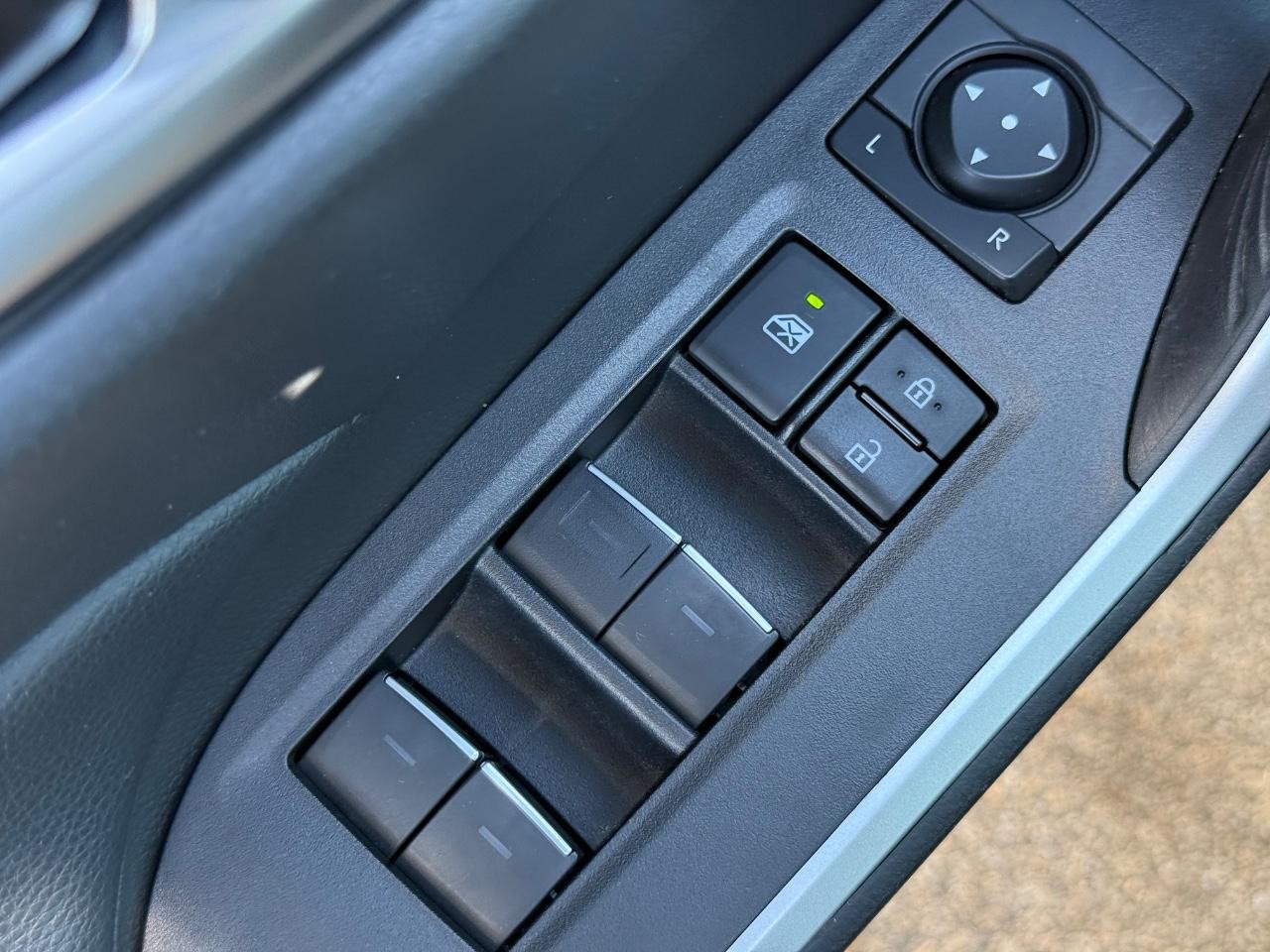 Toyota RAV4 Vehicle Image 22