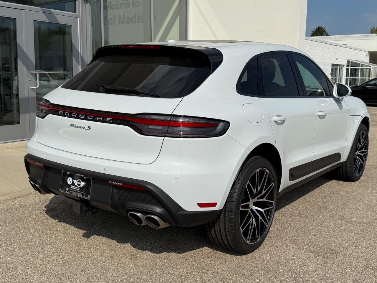 Porsche Macan Vehicle Image 03
