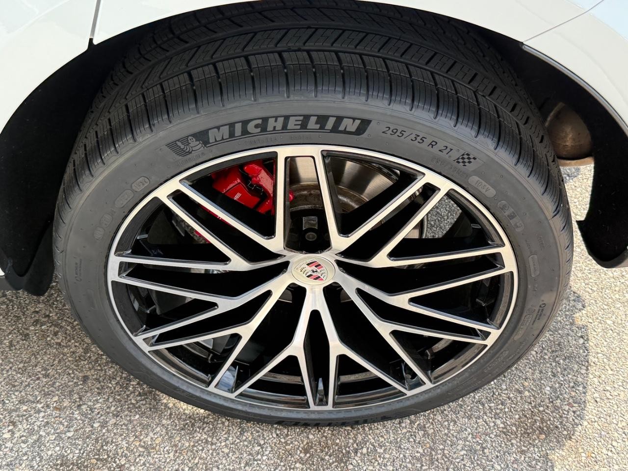 Porsche Macan Vehicle Image 06