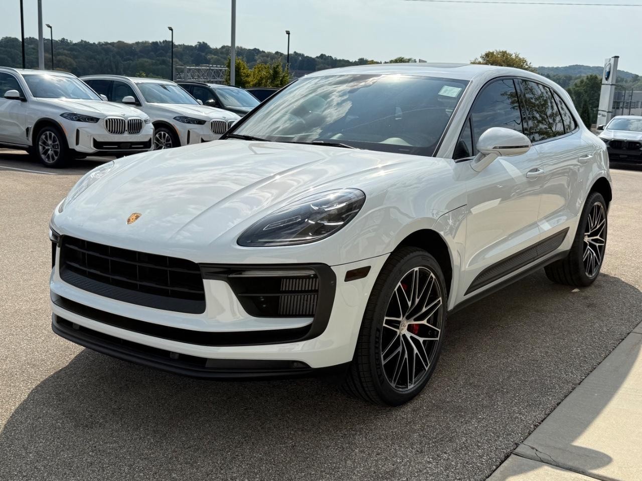 Porsche Macan Vehicle Image 07