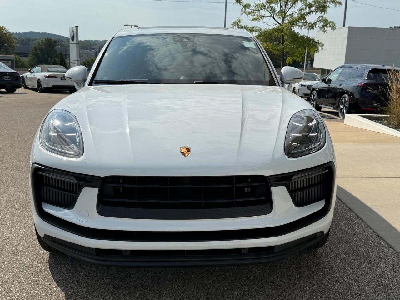 Porsche Macan Vehicle Image 08