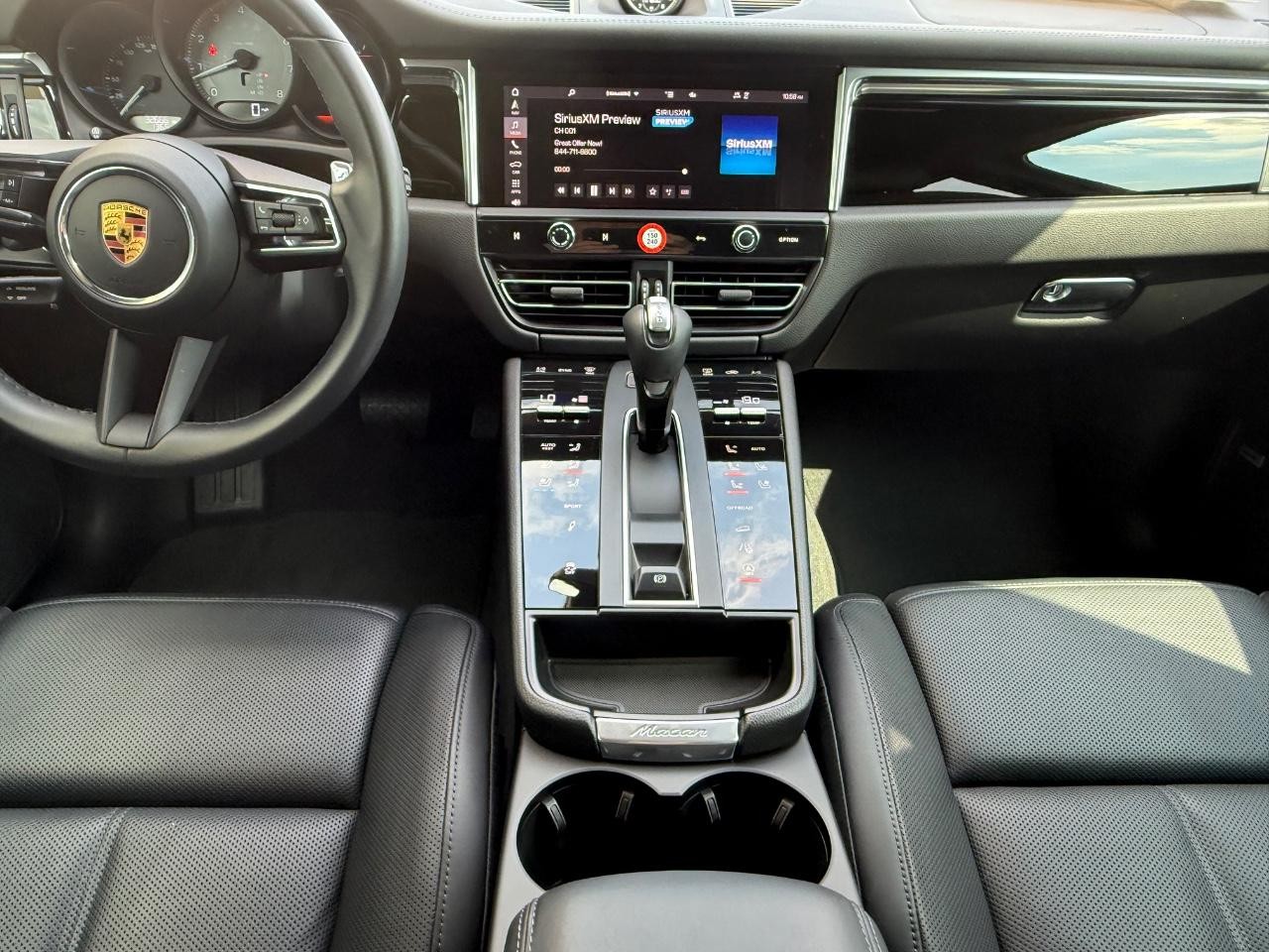 Porsche Macan Vehicle Image 10