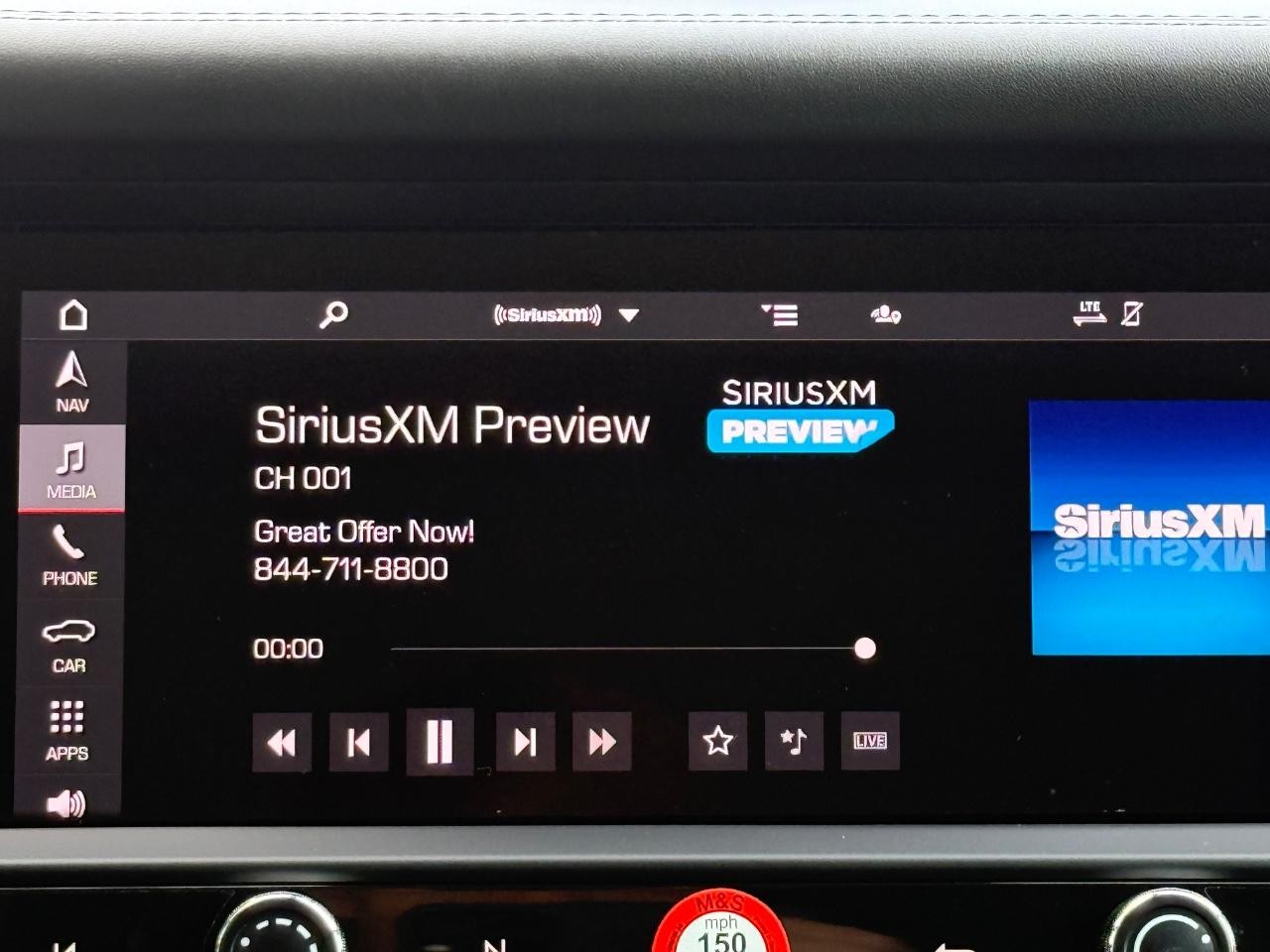 Porsche Macan Vehicle Image 11