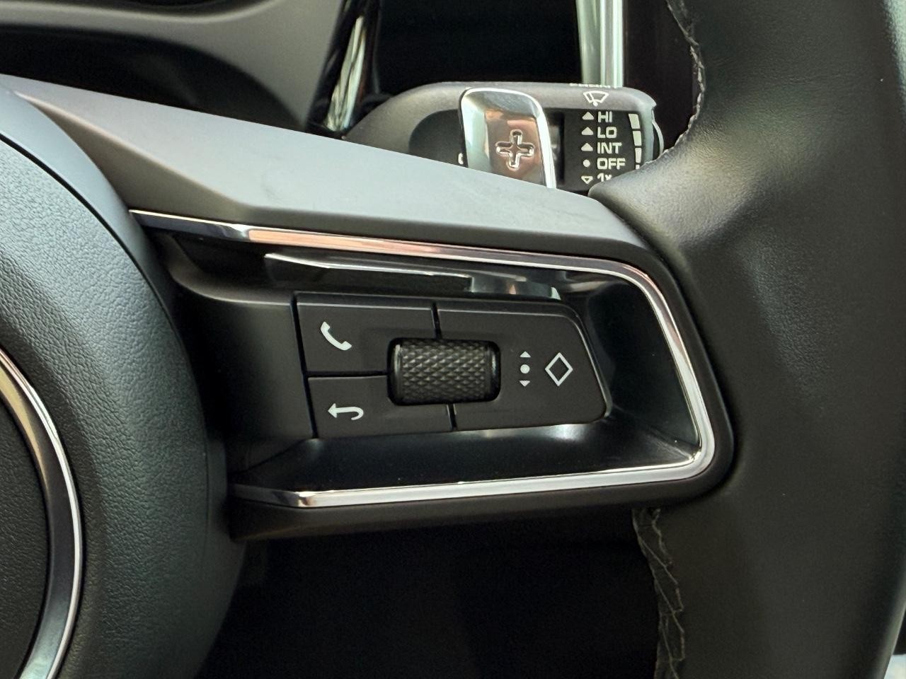 Porsche Macan Vehicle Image 17