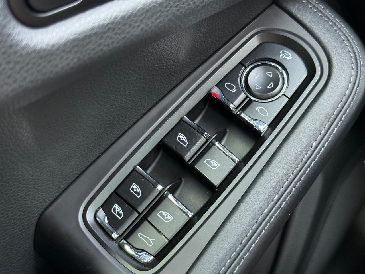 Porsche Macan Vehicle Image 20