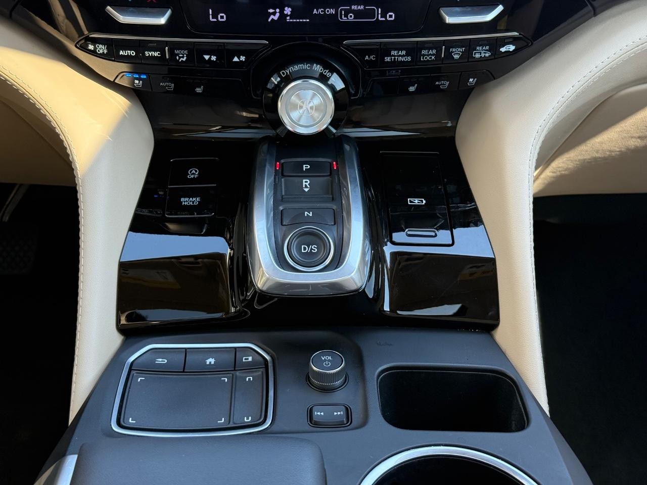 Acura MDX Vehicle Image 14