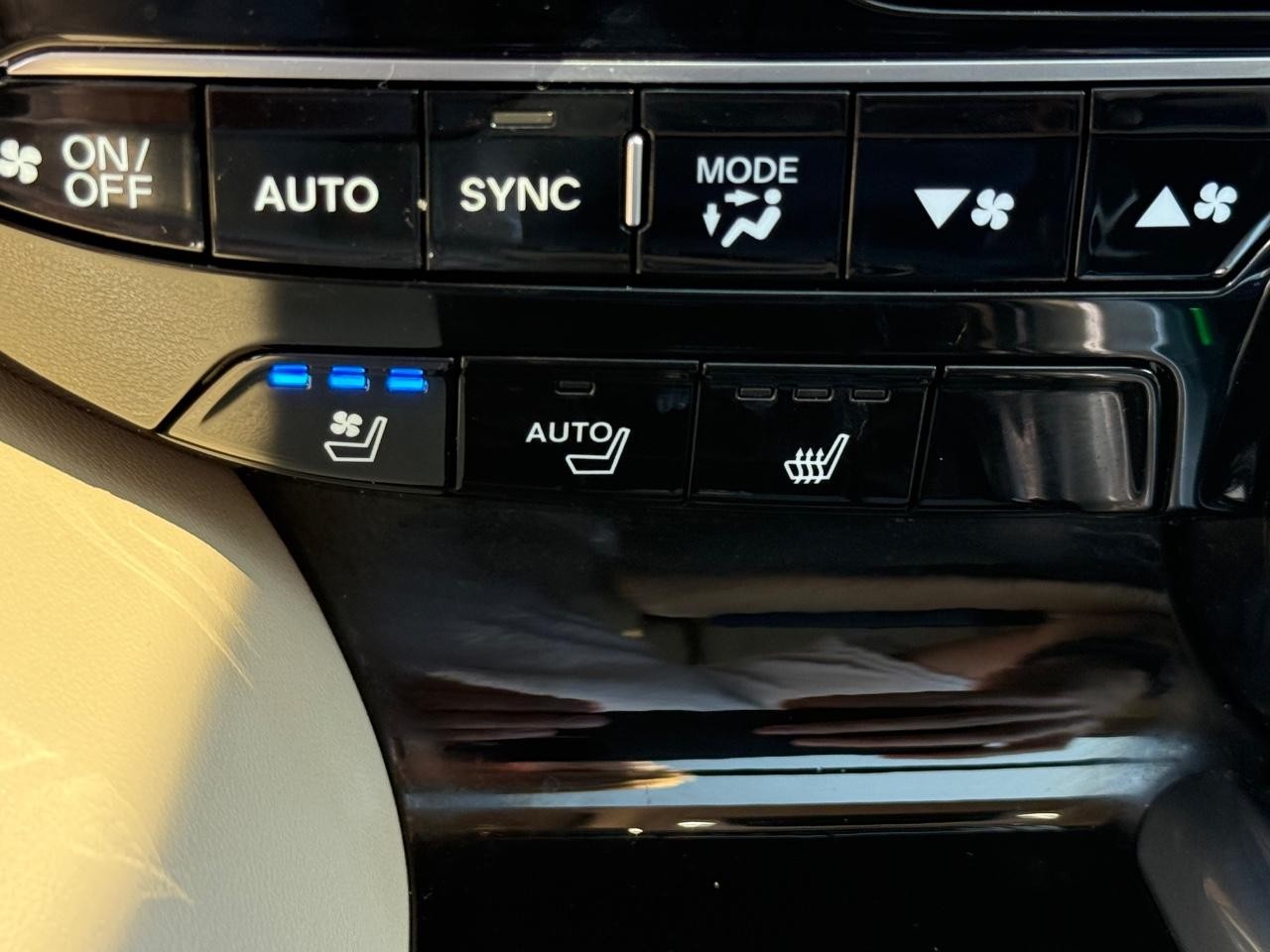 Acura MDX Vehicle Image 22