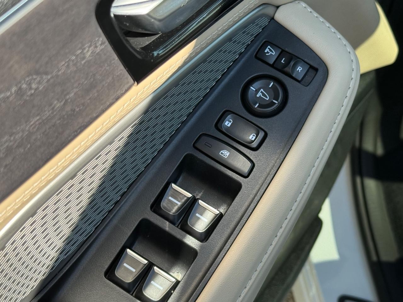 Acura MDX Vehicle Image 23