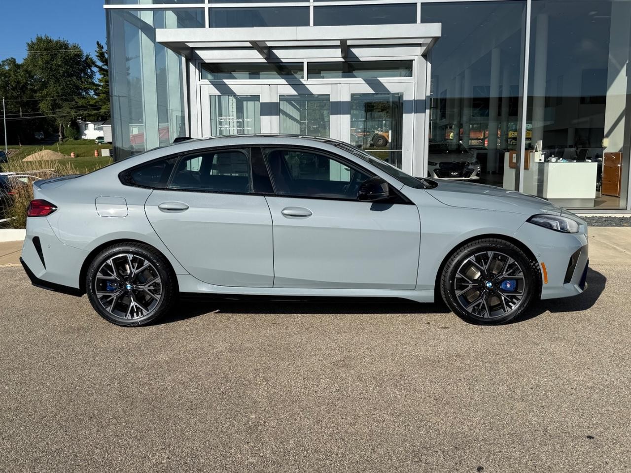 BMW 2 Series Vehicle Image 02