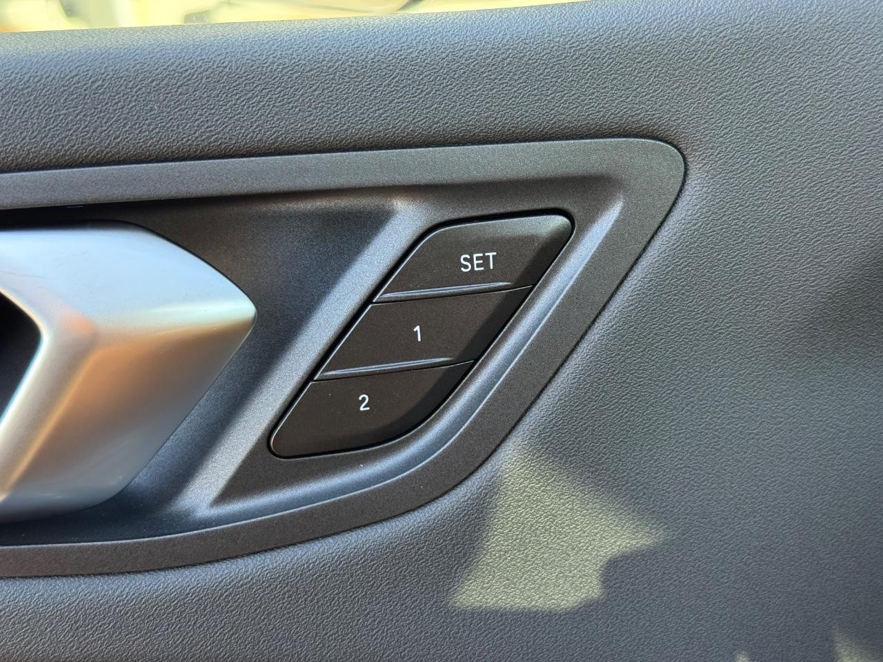 BMW 2 Series Vehicle Image 11