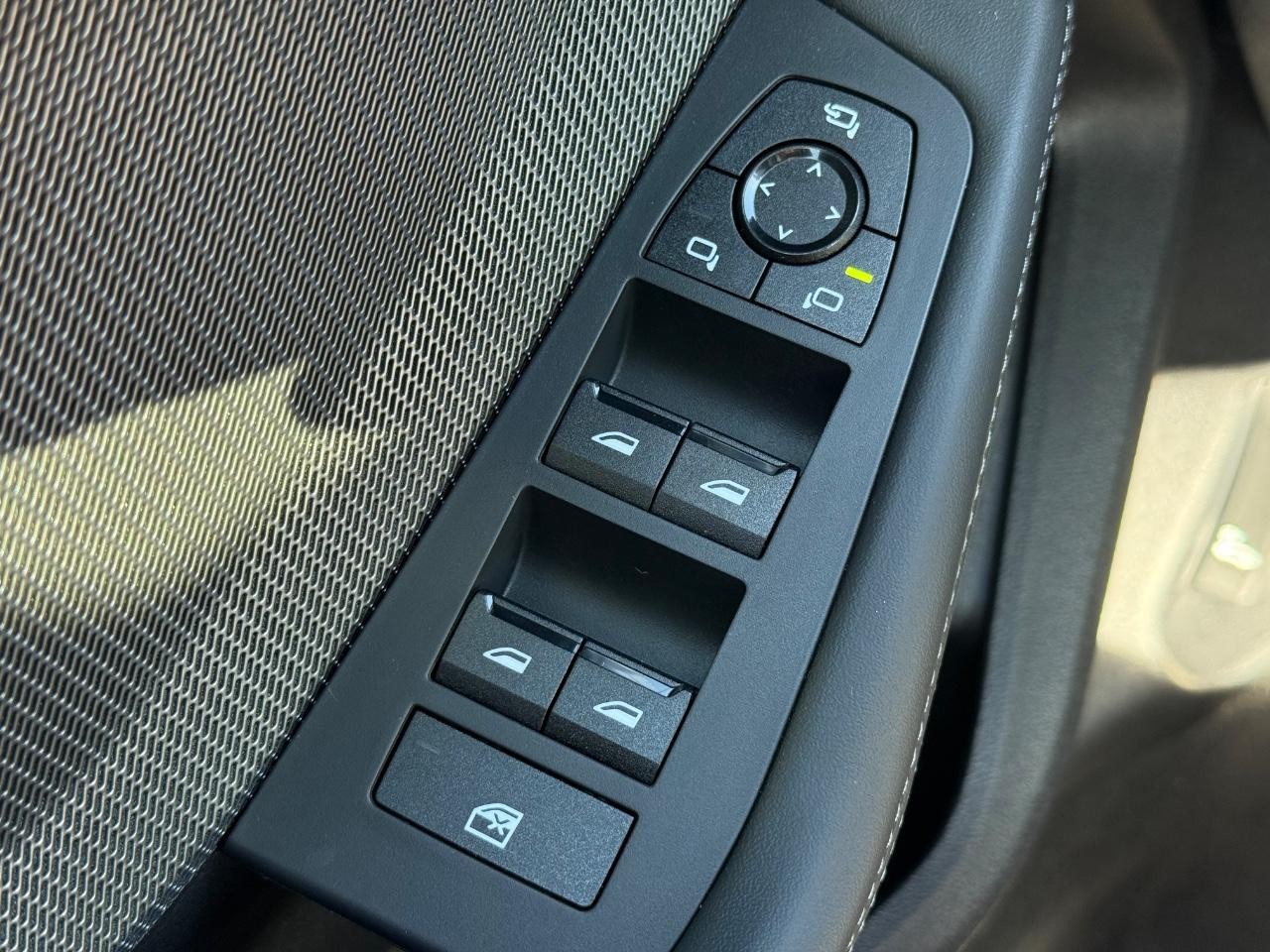 BMW 2 Series Vehicle Image 16