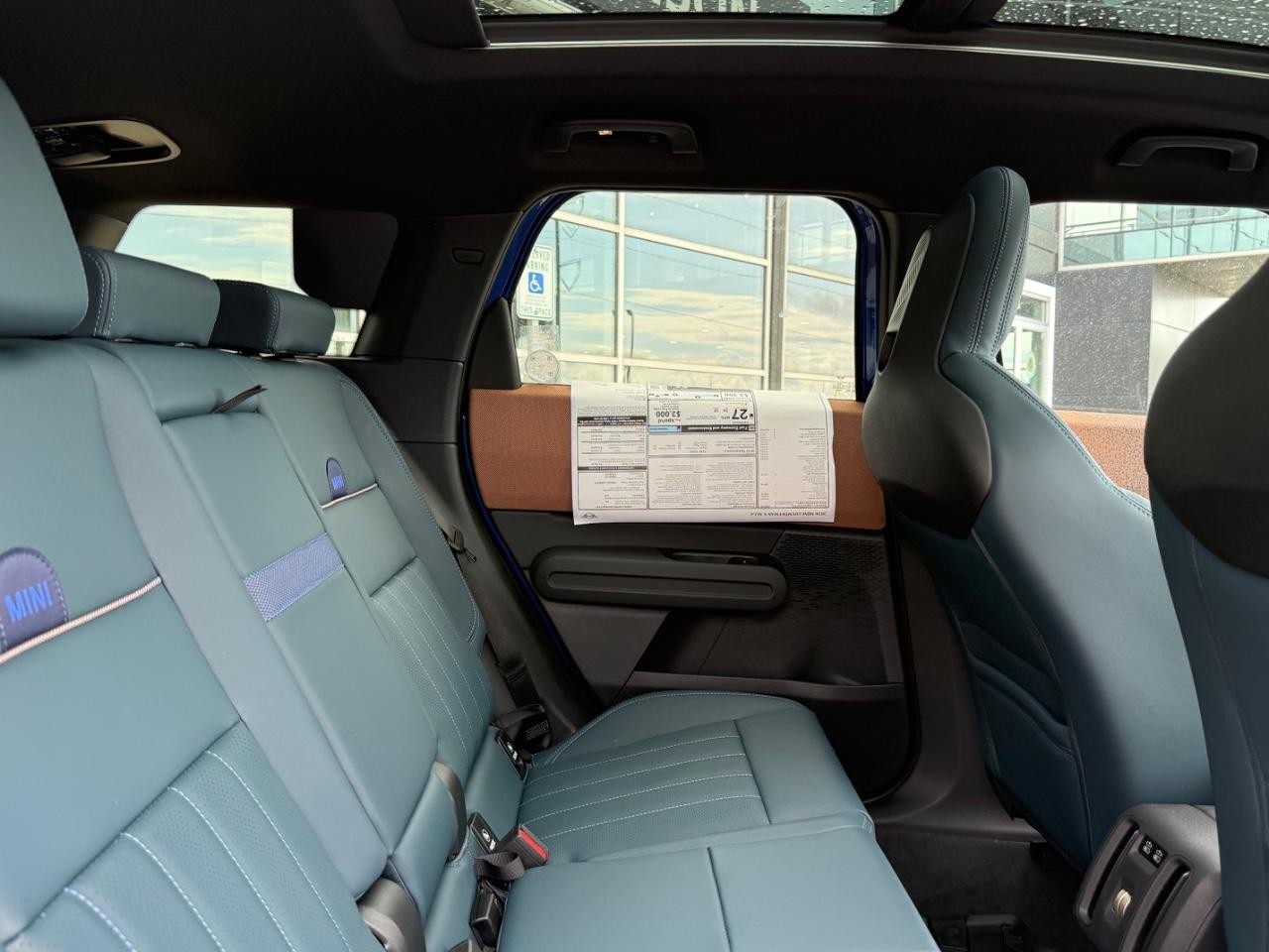 MINI Countryman Vehicle Image 05