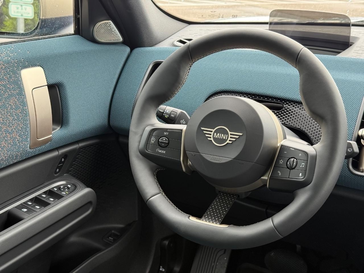 MINI Countryman Vehicle Image 08