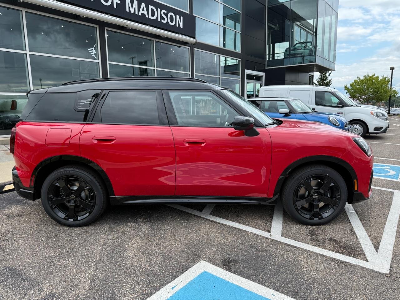 MINI Countryman Vehicle Image 02