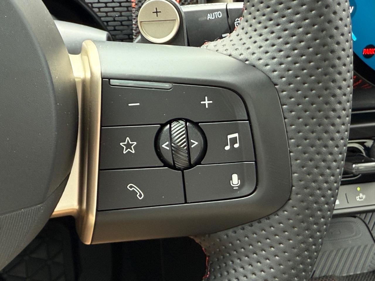 MINI Countryman Vehicle Image 11