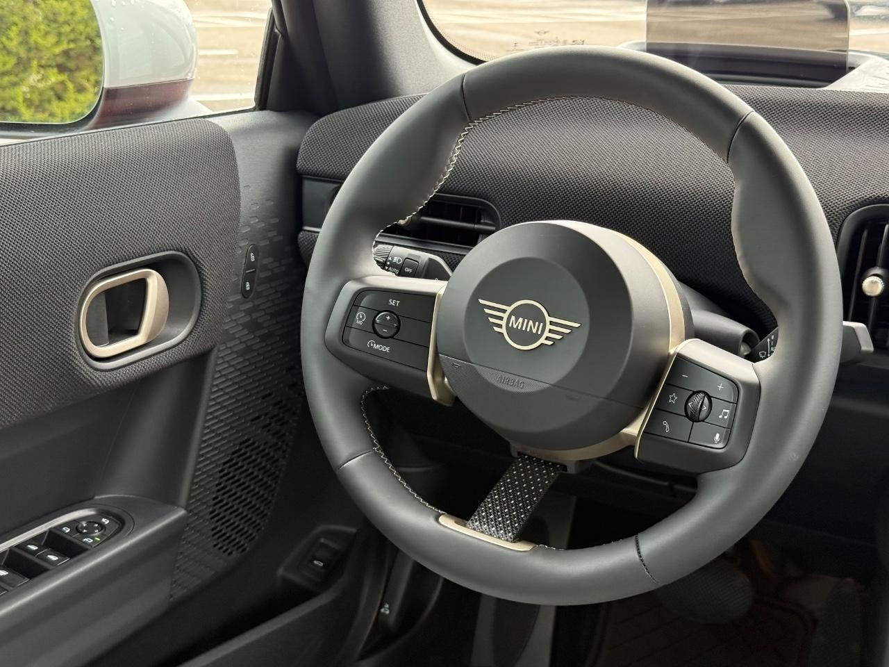 MINI Convertible Vehicle Image 08