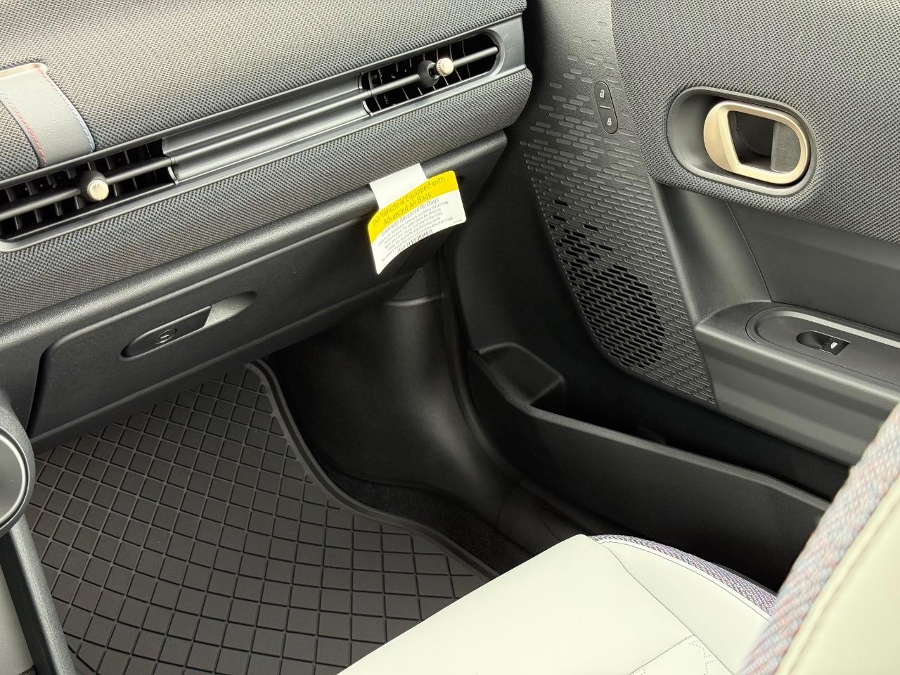 MINI Convertible Vehicle Image 09