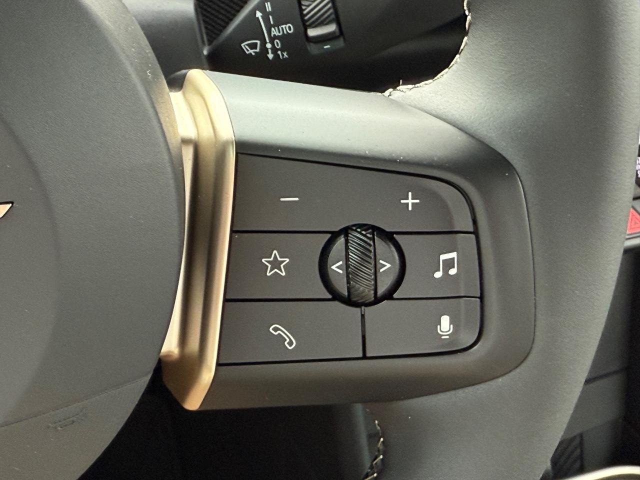 MINI Convertible Vehicle Image 11