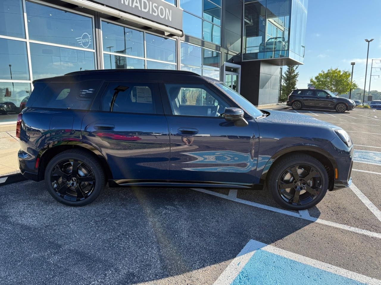 MINI Countryman Vehicle Image 02