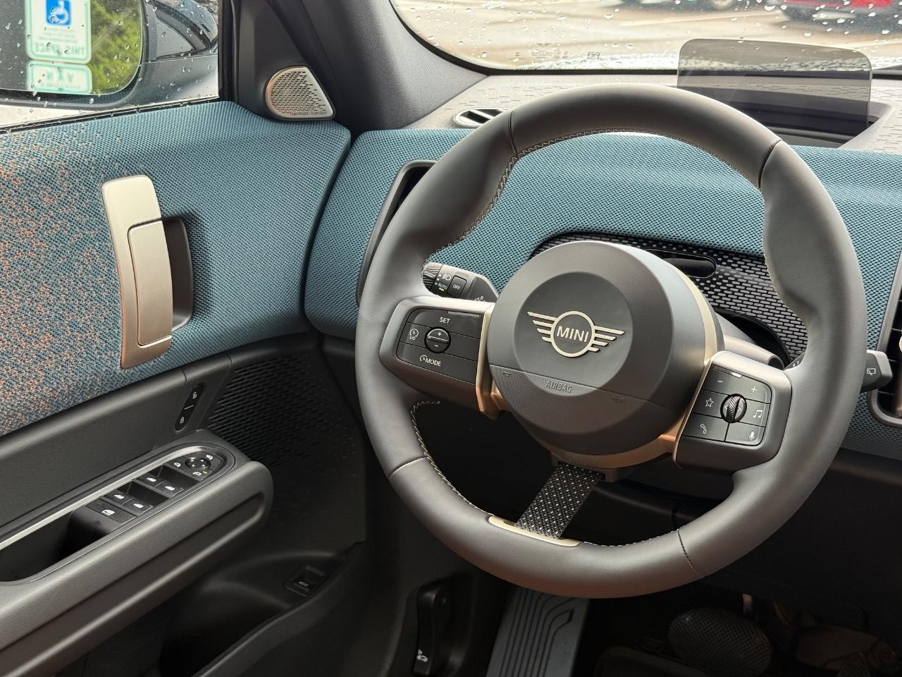 MINI Countryman Vehicle Image 08