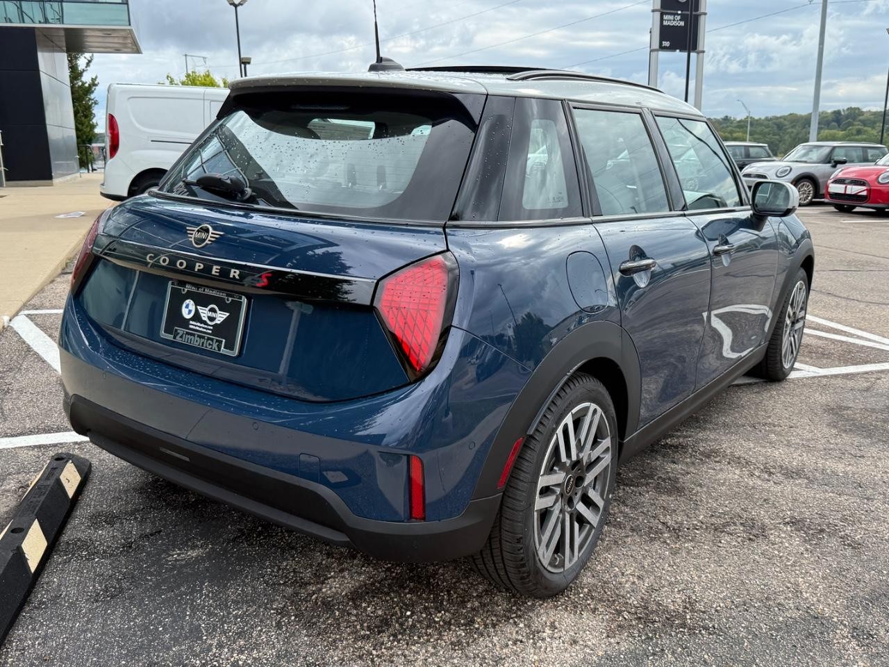 MINI Hardtop 4 Door Vehicle Image 03